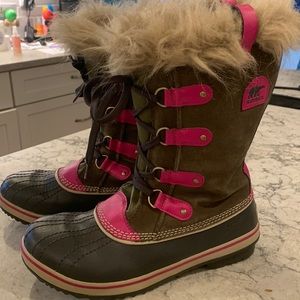 Sorel Womens waterproof winter boots
